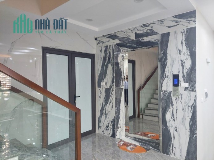 NGUYỄN VĂN CỪ - PHÂN LÔ HÀNG KHÔNG - GARA 2 Ô TÔ - THANG MÁY - KD VĂN PHÒNG - MẶT TIỀN SIÊU RỘNG
