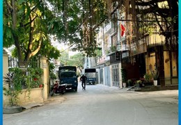 Hiếm! Nhà 5 Tầng, Thang Máy, Ô Tô Đỗ Cổng, Cách Trường THCS Kim Giang 300m!