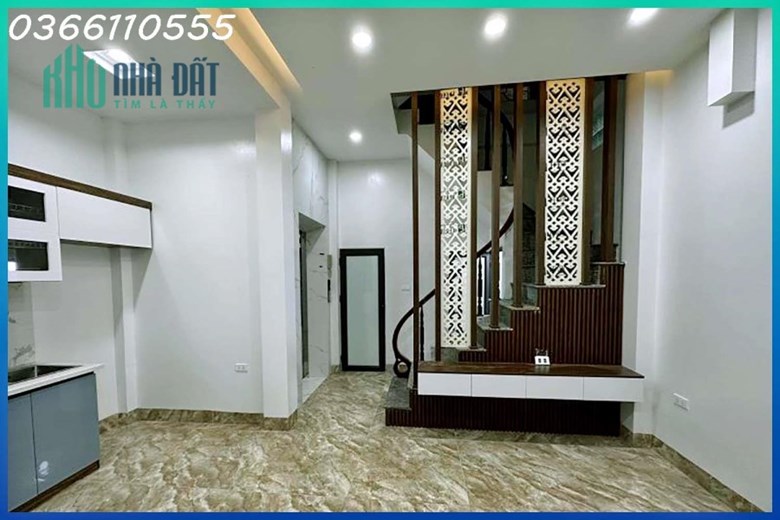 Hiếm! Nhà 5 Tầng, Thang Máy, Ô Tô Đỗ Cổng, Cách Trường THCS Kim Giang 300m!