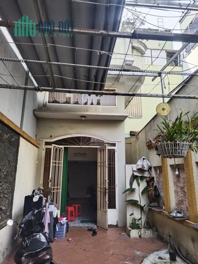 BÌNH TÂN - NHÀ 3 TẦNG - HAI MẶT HẺM XE HƠI THÔNG - CÁCH VÀI CĂN RA ĐƯỜNG LỚN - HẦU NHƯ KHÔNG CÓ LỘ