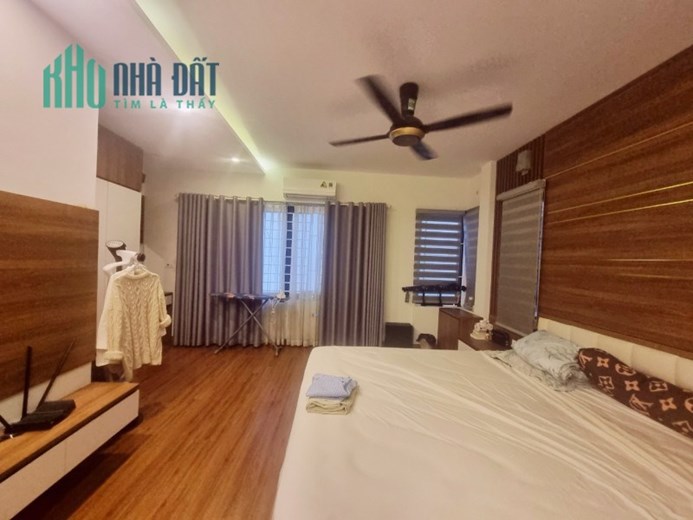 SIÊU PHẨM. Bán nhà phố Hạ Yên Quyết, Cầu Giấy. 50m2 x 5 Tầng. MT 5.5m. LÔ GÓC. GẦN PHỐ. Hơn 9 Tỷ