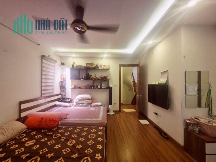 SIÊU PHẨM. Bán nhà phố Hạ Yên Quyết, Cầu Giấy. 50m2 x 5 Tầng. MT 5.5m. LÔ GÓC. GẦN PHỐ. Hơn 9 Tỷ
