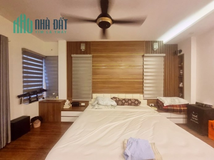 SIÊU PHẨM. Bán nhà phố Hạ Yên Quyết, Cầu Giấy. 50m2 x 5 Tầng. MT 5.5m. LÔ GÓC. GẦN PHỐ. Hơn 9 Tỷ