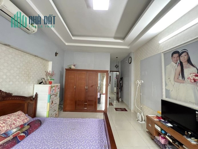 TÂN PHÚ - NHÀ 4 TẦNG - HXH RỘNG 20M, TƯƠNG LAI RA MẶT TIỀN ĐƯỜNG - KHÔNG LỘ GIỚI