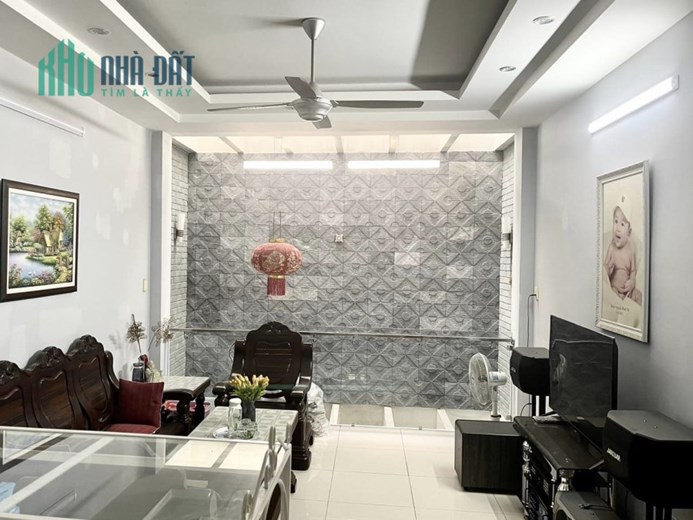 TÂN PHÚ - NHÀ 4 TẦNG - HXH RỘNG 20M, TƯƠNG LAI RA MẶT TIỀN ĐƯỜNG - KHÔNG LỘ GIỚI