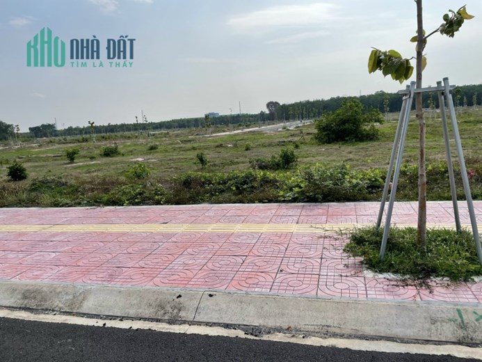 Định cư nước ngoài bán miếng đất Mega City 2 Nhơn Trạch giá 900 triệu 100m2, LH 0936039981