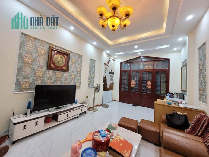 Hiếm! Bán nhà ngõ ô tô vỉa hè rộng kinh doanh Minh Khai Hai Bà Trưng 38M2 3T nhỉnh 5 tỷ.