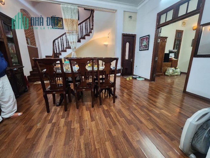 NHÀ TRƯỜNG CHINH, LÔ GÓC, GẦN PHỐ, NGÕ RỘNG, KINH DOANH, CHỈ 8 TỶ