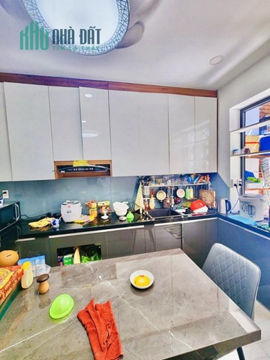 Khu Vip sát Lê Văn Quới Bình Tân 80m2 4 tầng nhỉnh 5 tỷ.