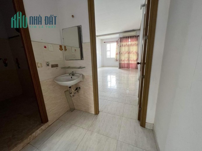 Hẻm Vip xe hơi vào nhà sát Lê Văn Qưới BT 82m2 3 tầng 5 tỷ hơn
