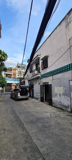 Hẻm Xe Tải - Cách Mặt tiền 1 Căn - Ngang lớn 14M - Vị Trí Kinh Doanh Là Thắng - Tiện Cải Tạo