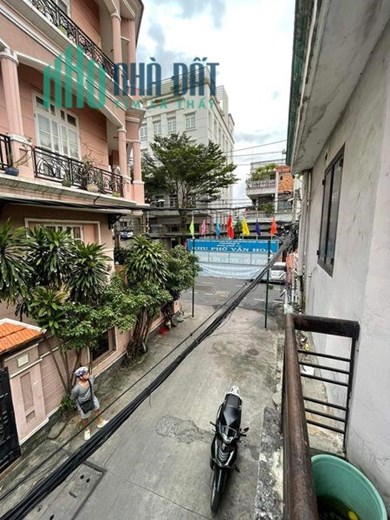 Hẻm Xe Tải - Cách Mặt tiền 1 Căn - Ngang lớn 14M - Vị Trí Kinh Doanh Là Thắng - Tiện Cải Tạo