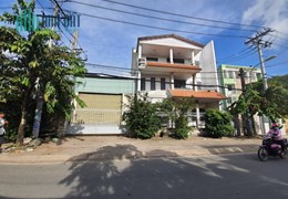 Bán nhà xưởng 2 mặt tiền+biệt thự 3 tầng,thổ cư 1800m2,xe công vào 24h,giá bán 48 tỷ,LH 0907753508