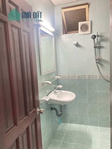 Cho thuê căn hộ chung cư 141 Nguyễn Tri Phương, Phường 8, Quận 5