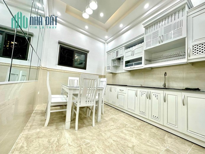 Bán nhà ngõ Hoa Bằng, Cầu Giấy 35.8m2 4PN, 5 tầng, giá 3.45 tỷ, MT 3m