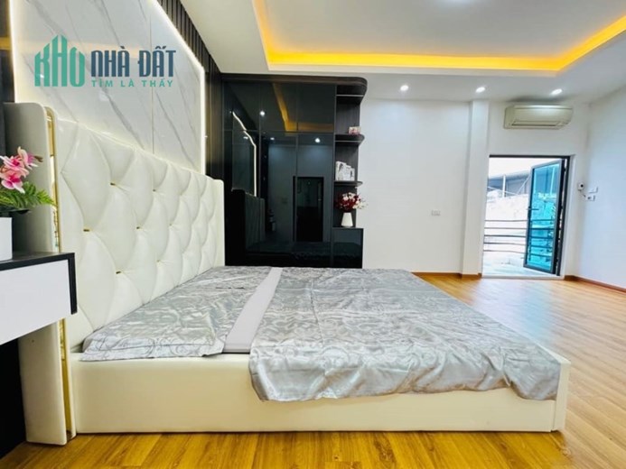 Bán nhà ngõ Nguyễn Khang, Cầu Giấy 37m2 giá 3.75 tỷ, 5 tầng, 4PN, MT 3.1m