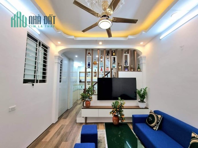 Bán nhà ngõ Lạc Long Quân, Tây Hồ 33m2 giá 3.15 tỷ, 4 tầng, 3PN, MT 3m