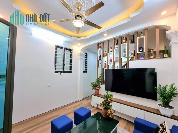 Bán nhà ngõ Lạc Long Quân, Tây Hồ 33m2 giá 3.15 tỷ, 4 tầng, 3PN, MT 3m