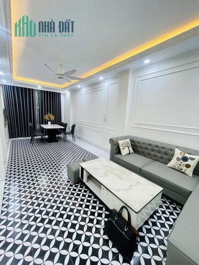 Bán nhà ngõ Chủa Bộc, Đống Đa 31m2 giá 3.25 tỷ, 4 tầng, 3PN, MT 3.2m