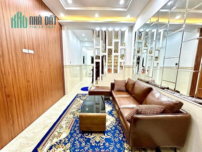 Bán nhà ngõ Đê La Thành, Đống Đa 36m2 giá 3.95 tỷ, 5 tầng, 4PN, MT 3m