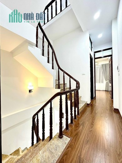 Bán nhà ngõ Đê La Thành, Đống Đa 36m2 giá 3.95 tỷ, 5 tầng, 4PN, MT 3m