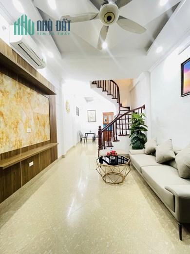 Bán nhà ngõ Trương Định, Hai Bà Trưng 35m2 giá 3.45 tỷ, 5 tầng, 3PN, MT 3.5m