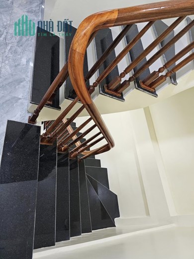 Bán nhà ngõ Mai Động, Hoàng Mai 38m2 giá 3.65 tỷ, 5 tầng, 4PN, MT 3m