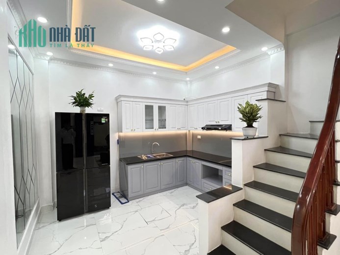 Bán nhà ngõ Trương Định, Hoàng Mai 34m2 giá 3.25 tỷ, 4.5 tầng, 3PN, MT 3m