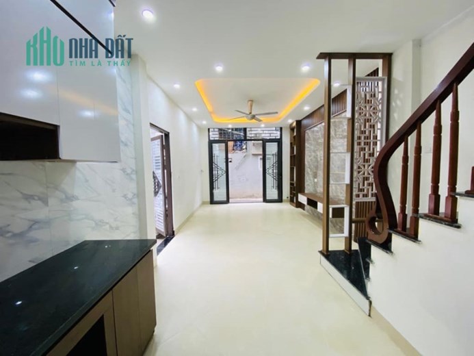 Bán nhà ngõ Hoàng Mai, Q.Hoàng Mai 37m2 giá 3.75 tỷ, 5 tầng, 4PN, MT 3m