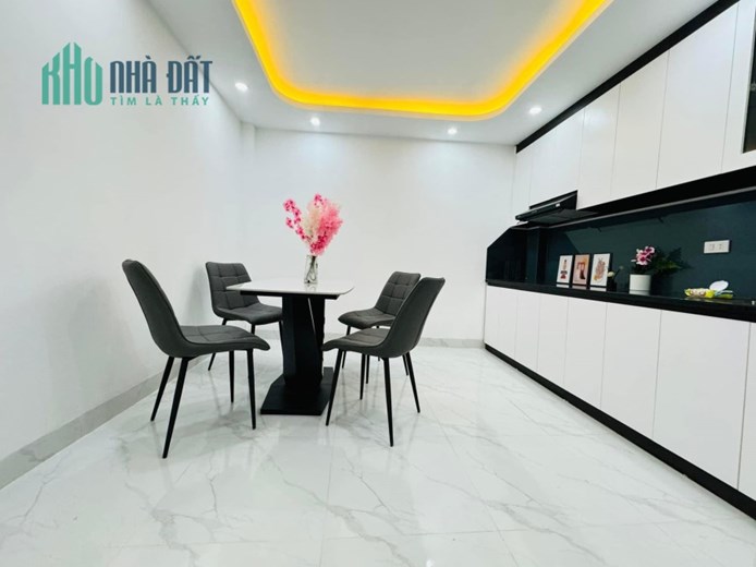 Bán nhà ngõ Bà Triệu, Hà Đông 42m2 giá 4.15 tỷ, 5 tầng, 4PN, MT 3m