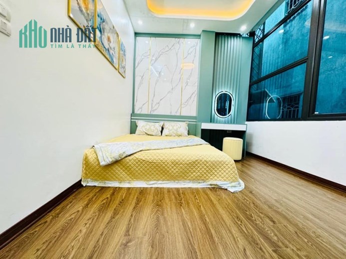 Bán nhà ngõ Hoàng Ngân, Cầu Giấy 42m2 giá 4.25 tỷ, 5 tầng, 4PN, MT 3m