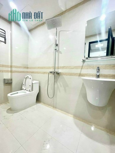 Bán nhà ngõ Xuân Thủy, Cầu Giấy 48m2 giá 4.95 tỷ, 5 tầng, 4PN, MT 3m
