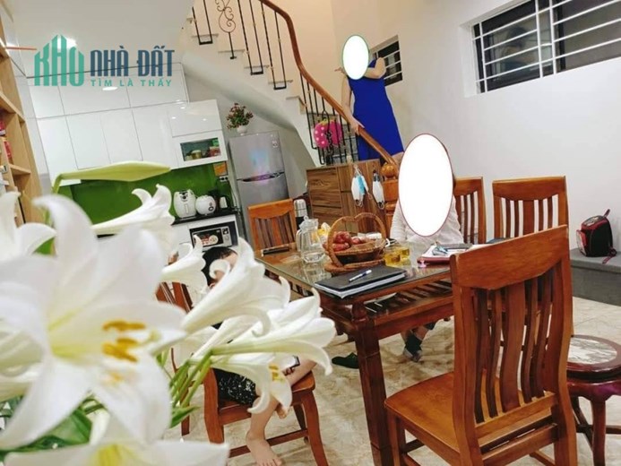 Bán nhà ngõ Yên Phụ, Tây Hồ 42m2 giá 4.1 tỷ, 5 tầng, 4PN, MT 3m