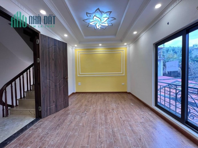 Bán nhà ngõ Xuân La, Tây Hồ 42m2 giá 4.15 tỷ, 5 tầng, 4PN, MT 3m