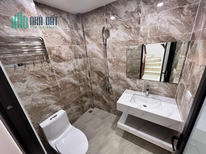 Bán nhà ngõ Xuân La, Tây Hồ 42m2 giá 4.15 tỷ, 5 tầng, 4PN, MT 3m