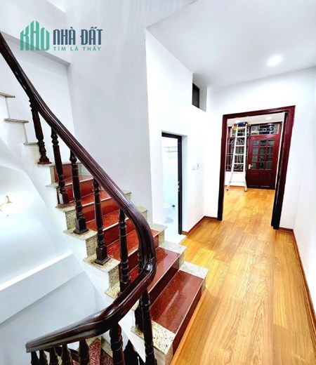 Bán nhà ngõ Cát Linh, Đống Đa 42m2 giá 4.65 tỷ, 5 tầng, 4PN, MT 3m