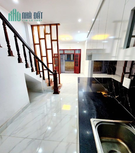 Bán nhà ngõ Cát Linh, Đống Đa 42m2 giá 4.65 tỷ, 5 tầng, 4PN, MT 3m