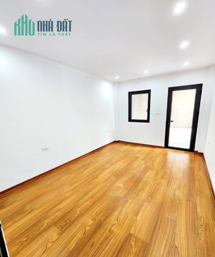 Bán nhà ngõ Cát Linh, Đống Đa 42m2 giá 4.65 tỷ, 5 tầng, 4PN, MT 3m