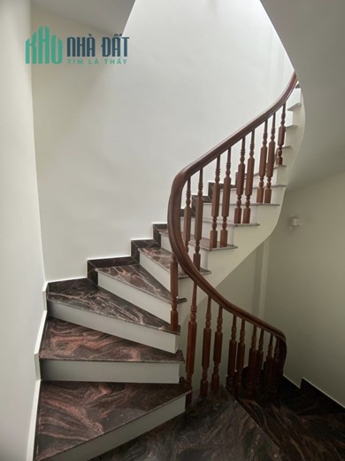 Bán nhà ngõ Pháo Đài Láng, Đống Đa 42m2 giá 4.55 tỷ, 5 tầng, 4PN, MT 3m