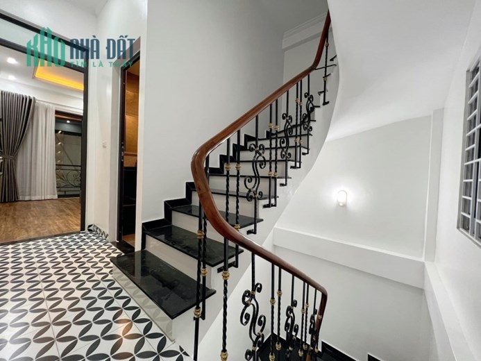 Bán nhà ngõ Trường Chinh, Đống Đa 48m2 giá 4.75 tỷ, 5 tầng, 4PN, MT 4m