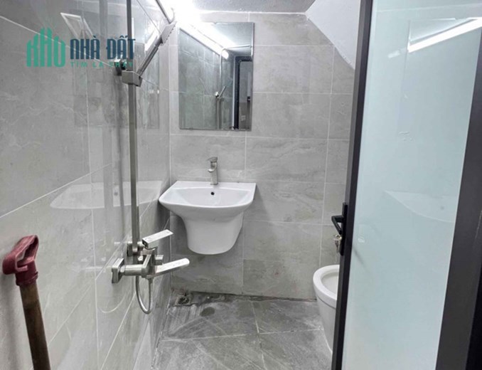 Bán nhà ngõ Hoàng Văn Thái, Thanh Xuân 48m2 giá 4.95 tỷ, 5 tầng, 4PN, MT 4m