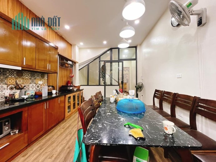 Bán nhà ngõ Đại Cồ Việt, Hai Bà Trưng 42m2 giá 4.25 tỷ, 5 tầng, 4PN, MT 3m