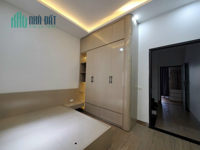 Bán nhà ngõ Giải Phòng, Hoàng mai 48m2 giá 4.95 tỷ, 5 tầng, 4PN, MT 4m