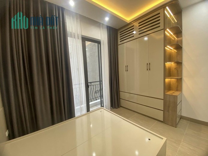 Bán nhà ngõ Giải Phòng, Hoàng mai 48m2 giá 4.95 tỷ, 5 tầng, 4PN, MT 4m
