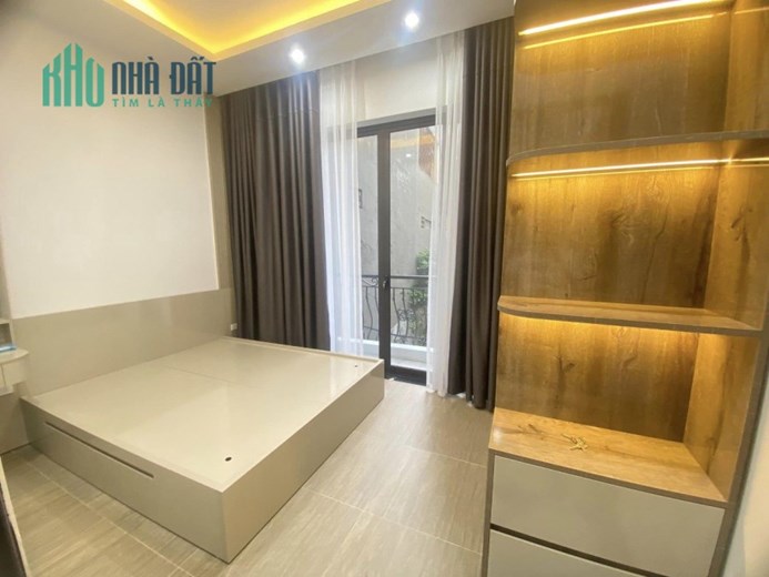 Bán nhà ngõ Núi Trúc, Ba Đình 40m2 giá 4.35 tỷ, 5 tầng, 4PN, MT 4m