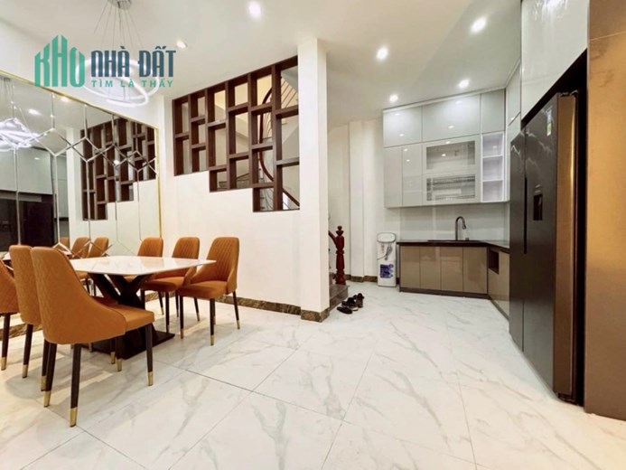 Bán nhà ngõ Núi Trúc, Ba Đình 40m2 giá 4.35 tỷ, 5 tầng, 4PN, MT 4m