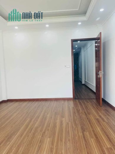 Bán nhà ngõ Huỳnh Thúc Kháng, Ba Đình 42m2 giá 4.85 tỷ, 5 tầng, 4PN, MT 3m