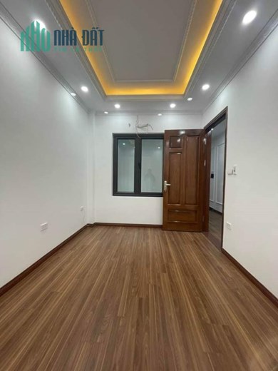 Bán nhà ngõ Huỳnh Thúc Kháng, Ba Đình 42m2 giá 4.85 tỷ, 5 tầng, 4PN, MT 3m