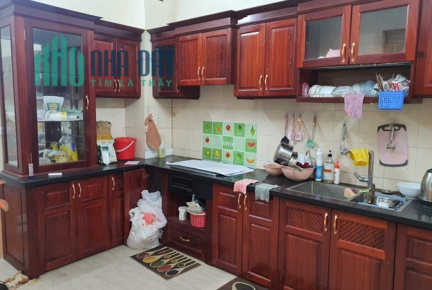 Chủ chuyển nhà về Ba Đình. Bán nhà Cầu Giấy, lô góc, ô tô tránh, 40m2, 13,3 tỷ.