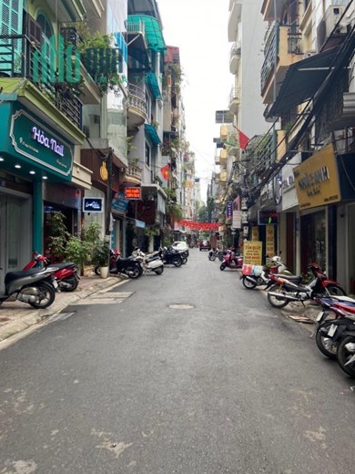 Chủ chuyển nhà về Ba Đình. Bán nhà Cầu Giấy, lô góc, ô tô tránh, 40m2, 13,3 tỷ.